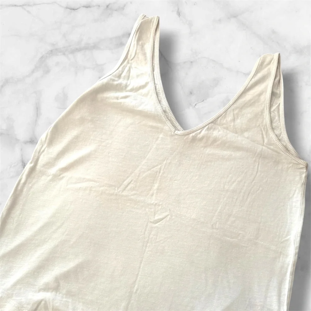 Elegant Cream Sleeveless Top - Picture 2 of 3